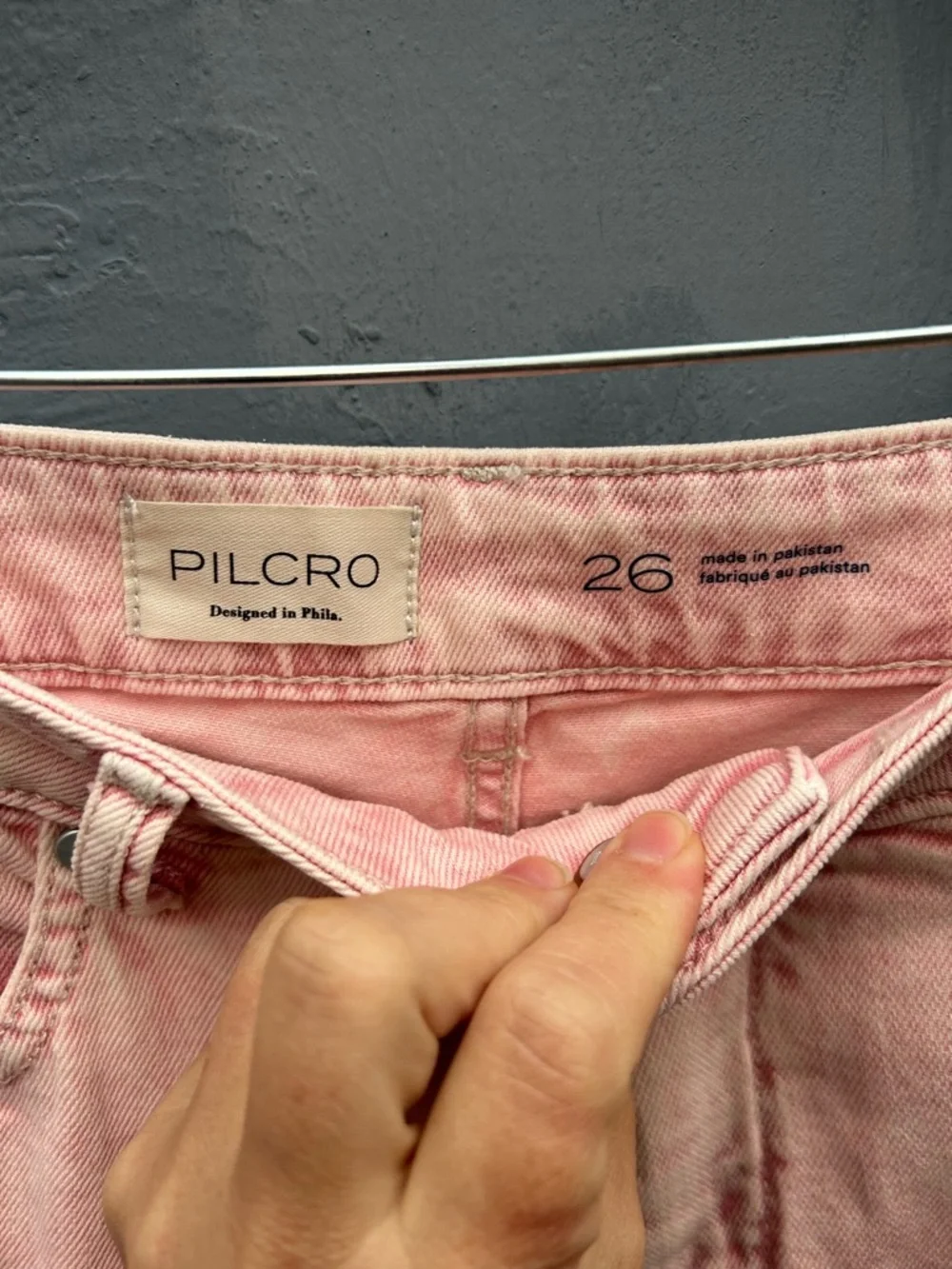 Pilcro Pink Cuffed Oversized High-Rise Wide-Leg Jeans, size 26 - Picture 10 of 13